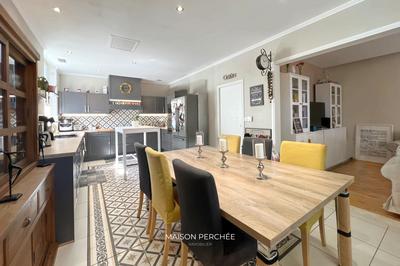 Maison - 268 m² - 8 pièces