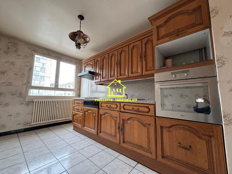 Appartement - 93 m² - 5 pièces