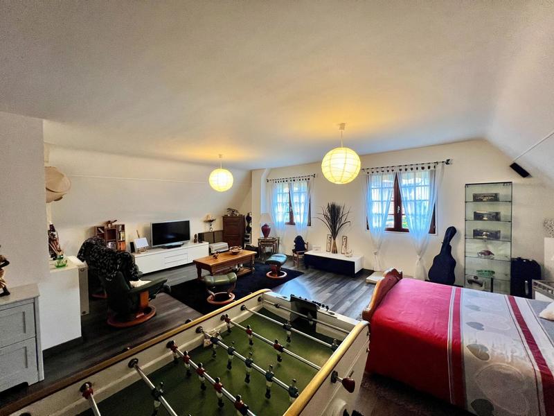 Maison - 183 m² - 6 pièces