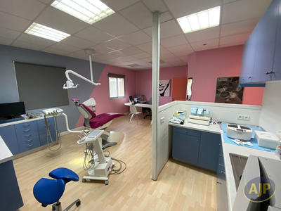 Local d'activité / Entrepôt - 65 m²