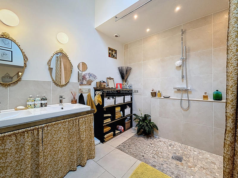 Maison - 180 m² - 6 pièces