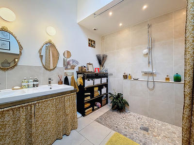 Maison - 180 m² - 6 pièces