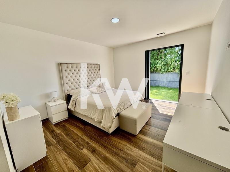 Maison - 230 m² - 8 pièces