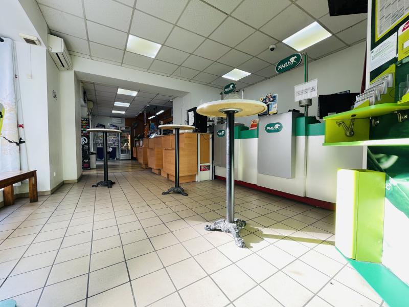 Local commercial - 150 m² - 4 pièces