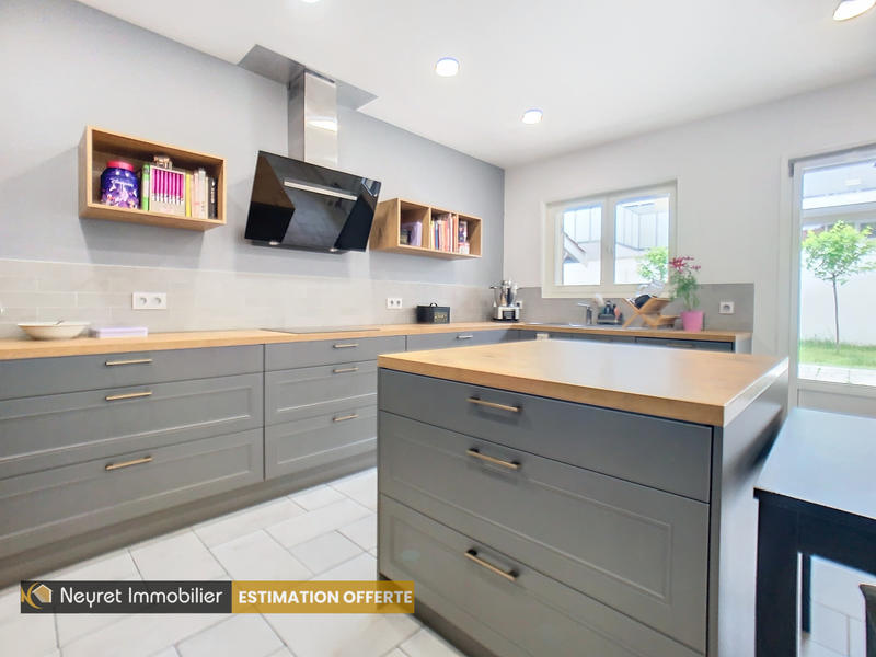 Maison - 250 m² - 7 pièces