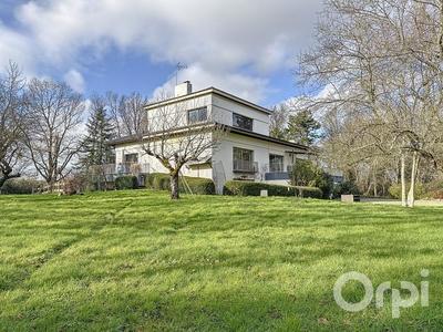 Maison - 450 m² - 8 pièces