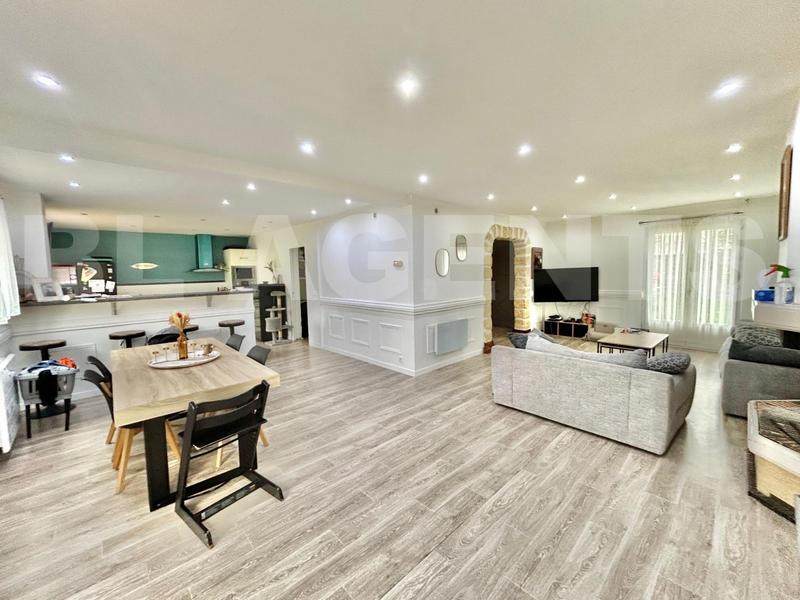 Maison - 200 m² - 9 pièces