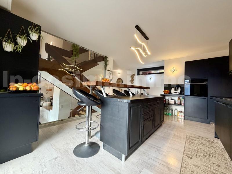 Villa - 183 m² - 6 pièces