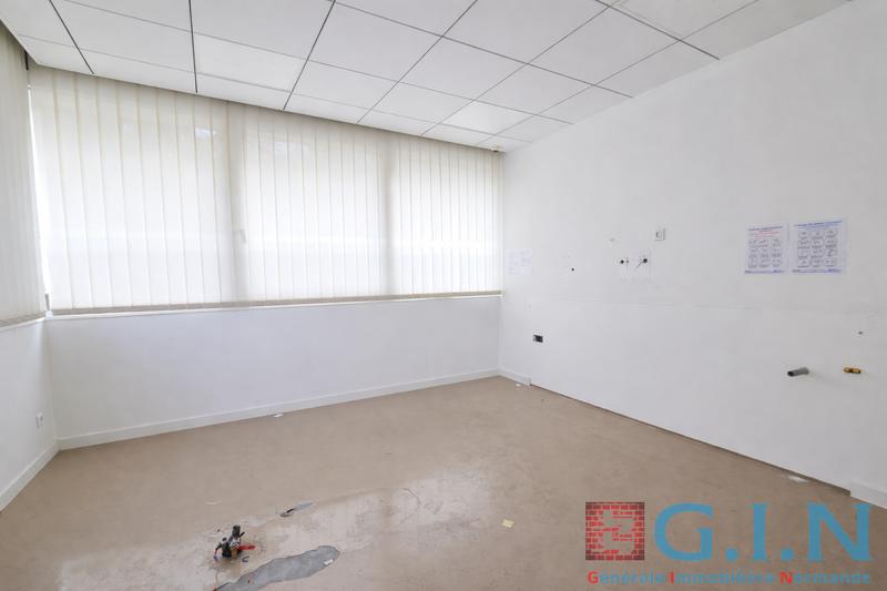 Local commercial - 548 m² - 20 pièces
