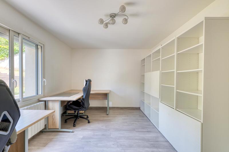 Maison traditionnelle - 217 m² - 11 pièces