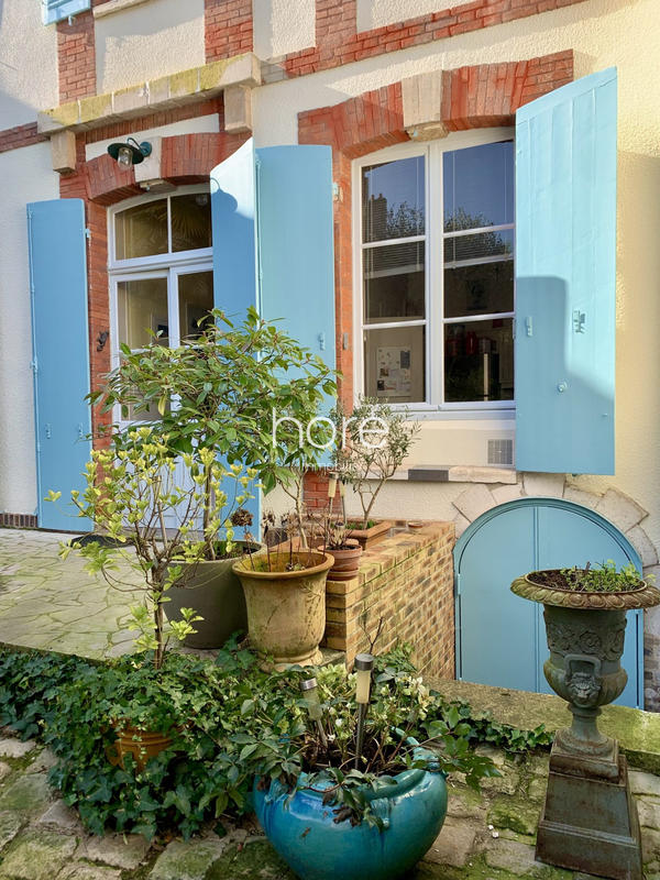 Maison - 210 m² - 9 pièces