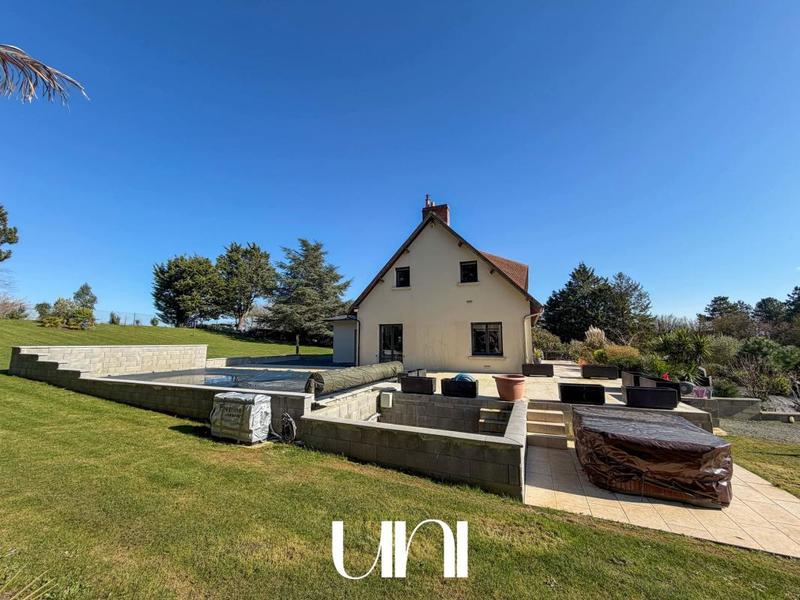 Maison - 215 m² - 6 pièces