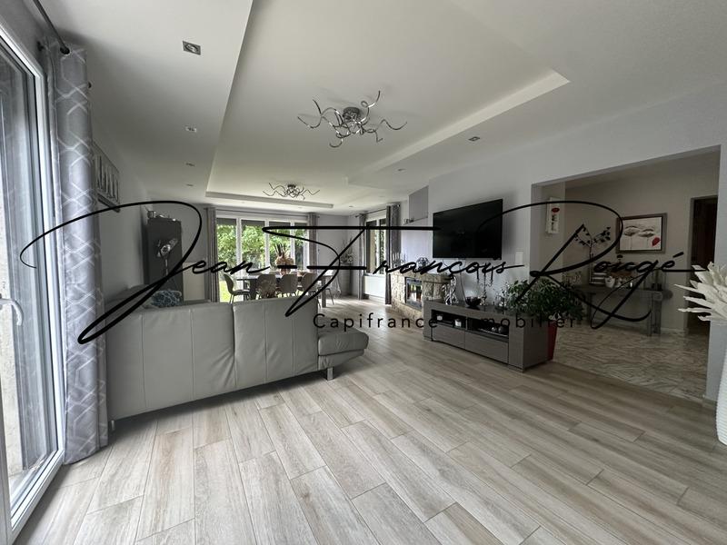 Maison - 210 m² - 9 pièces