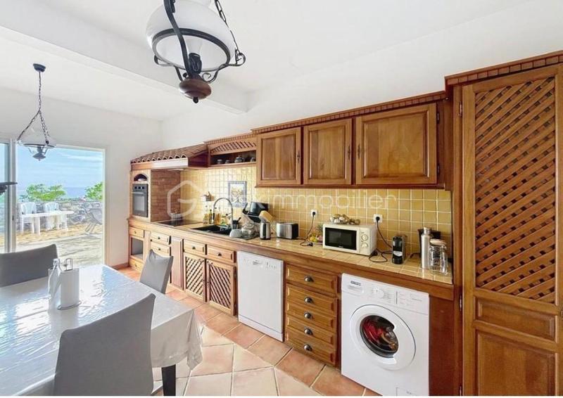 Maison - 200 m² - 7 pièces