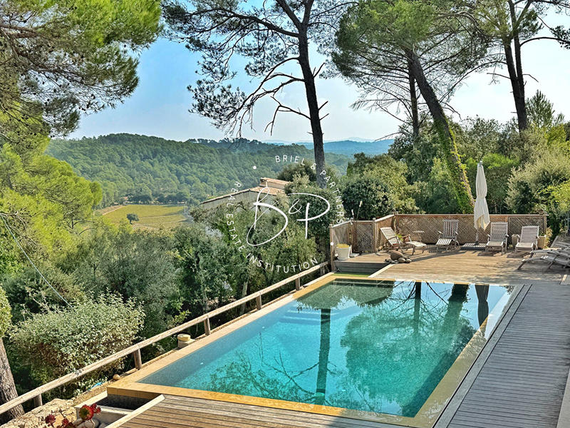 Maison - 209 m² - 8 pièces