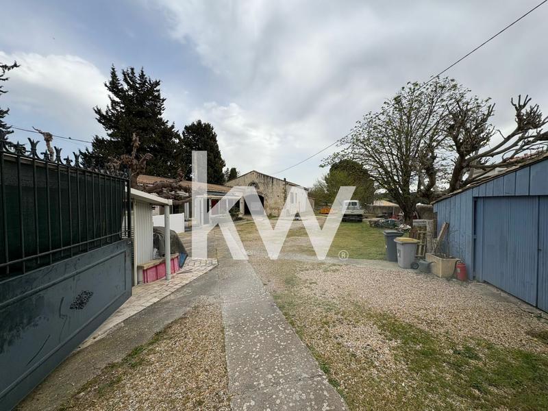 Maison - 650 m² - 4 pièces