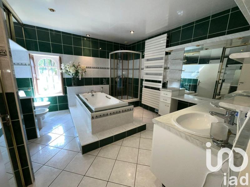 Maison - 656 m² - 10 pièces