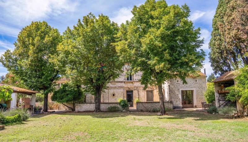 Propriété - 306 m² - 9 pièces