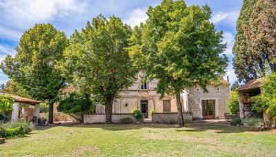 Propriété - 306 m² - 9 pièces