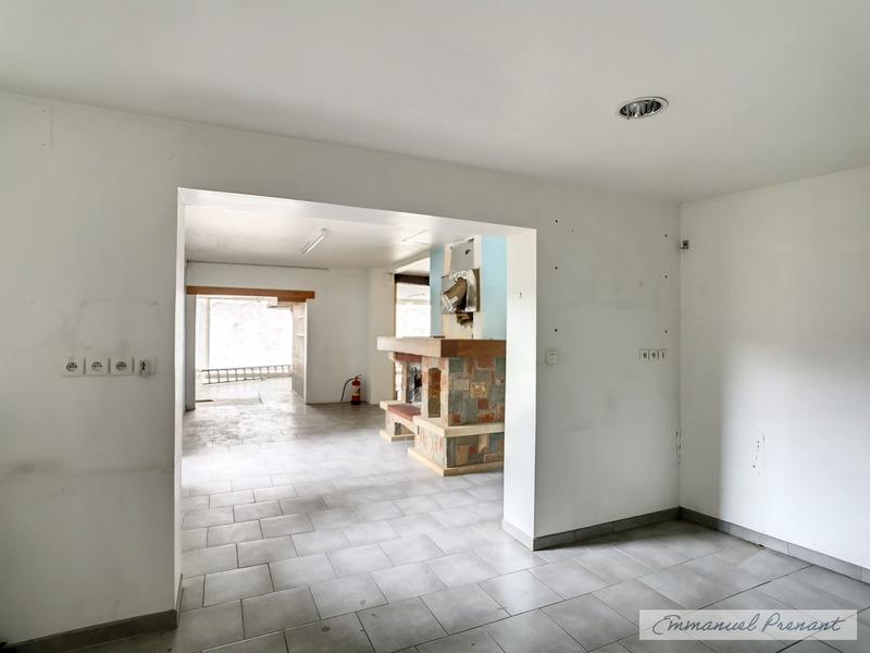 Local commercial - 242 m² - 7 pièces