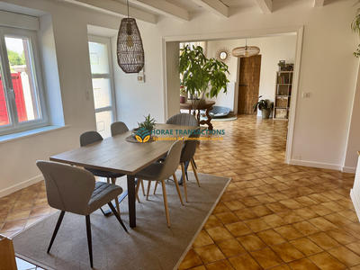 Maison - 250 m² - 8 pièces