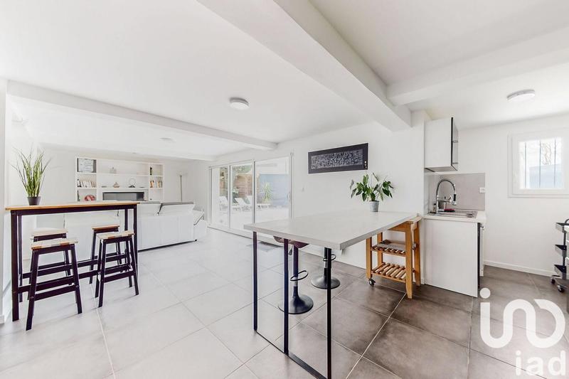 Maison - 223 m² - 9 pièces