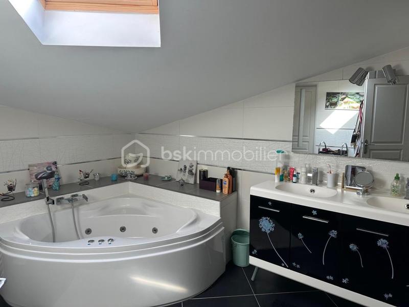 Maison - 187 m² - 6 pièces