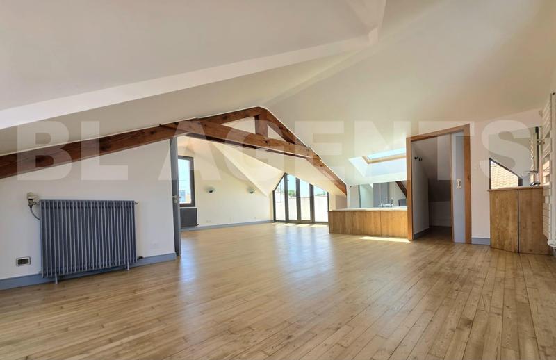 Maison - 240 m² - 6 pièces