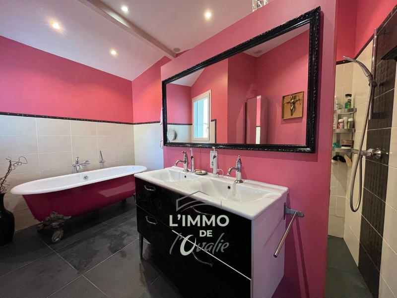 Maison - 220 m² - 7 pièces