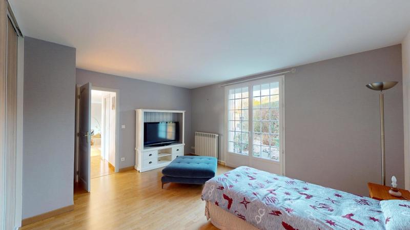 Maison - 300 m² - 8 pièces