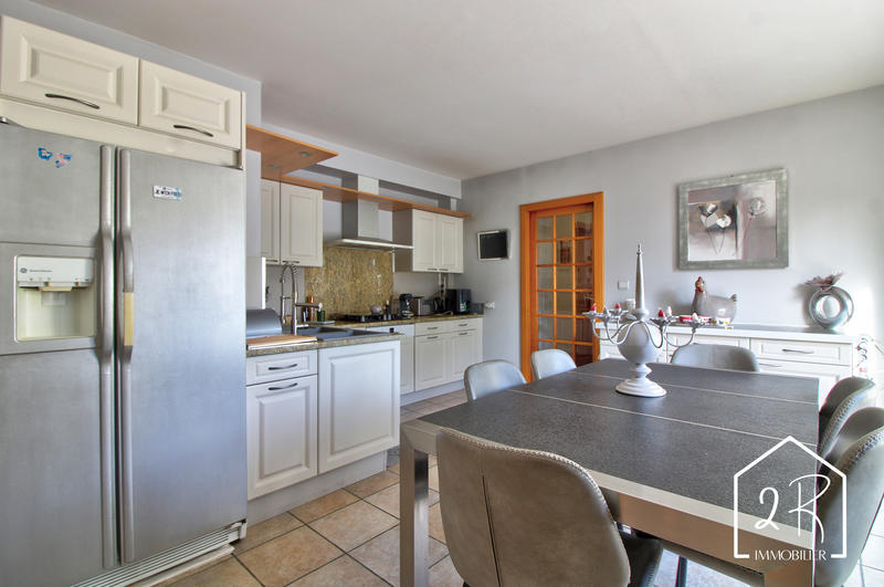 Villa - 253 m² - 10 pièces