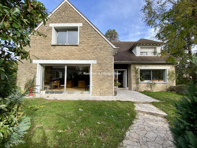 Maison - 246 m² - 10 pièces