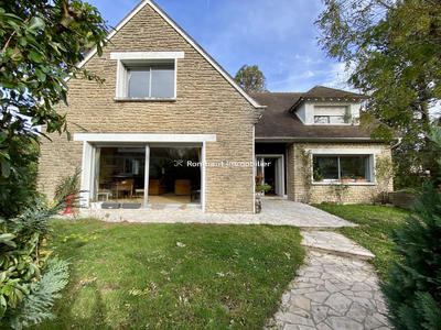 Maison - 246 m² - 10 pièces