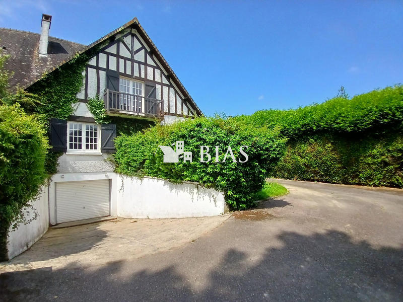 Maison traditionnelle - 194 m² - 7 pièces