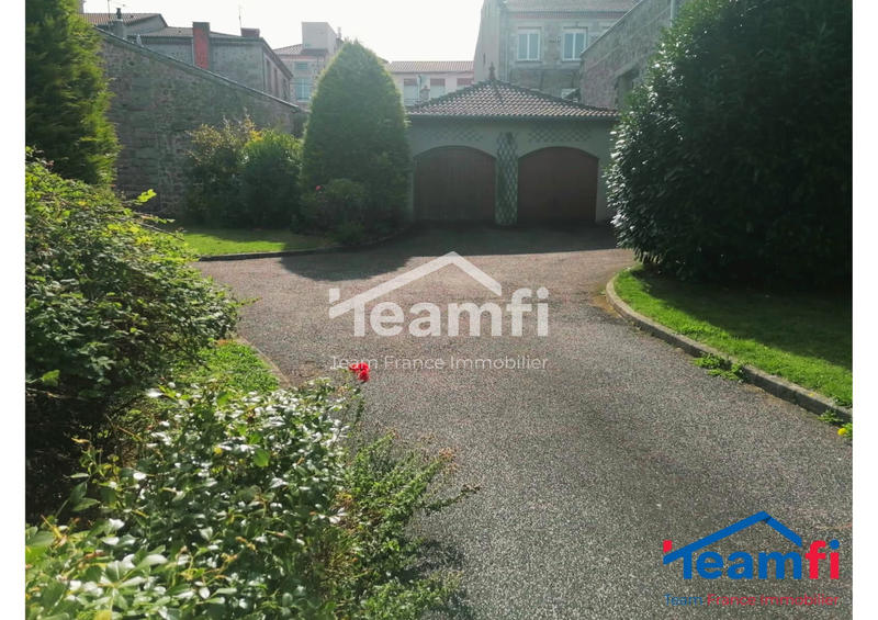 Maison - 265 m² - 10 pièces