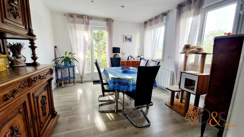 Maison - 200 m² - 10 pièces