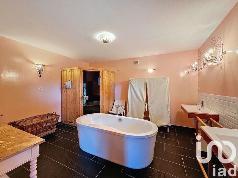 Maison - 277 m² - 8 pièces