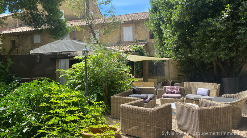 Mas - 254 m² - 10 pièces