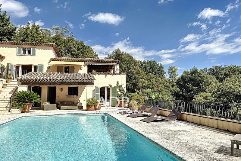 Propriété - 300 m² - 8 pièces