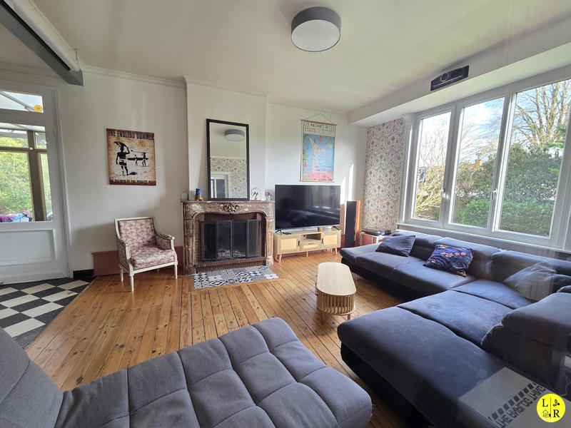 Maison - 248 m² - 9 pièces