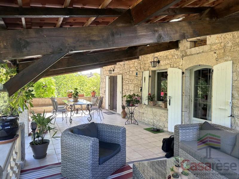 Maison en pierre - 193 m² - 8 pièces