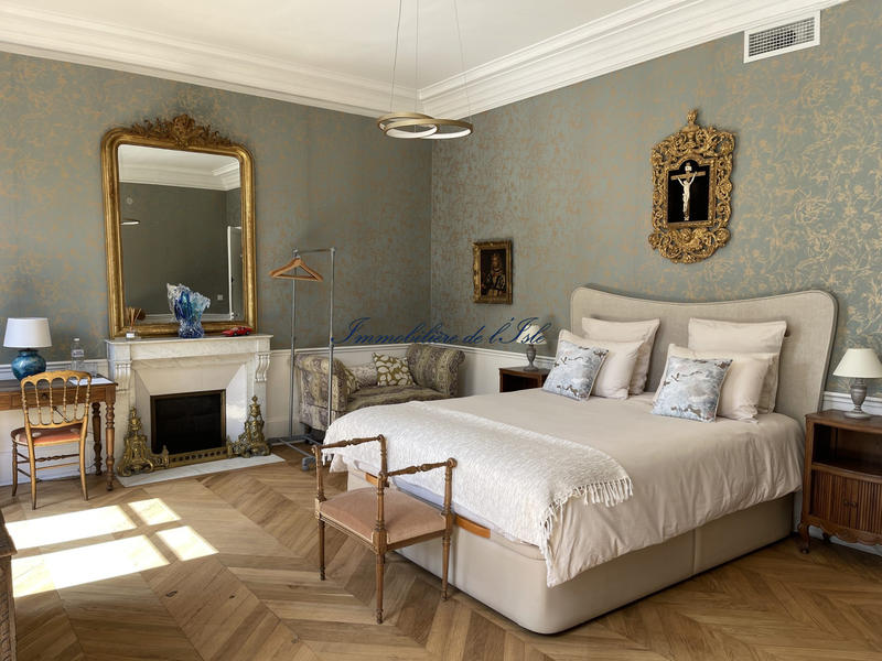 Maison - 420 m² - 13 pièces