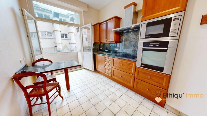 Appartement - 187 m² - 6 pièces