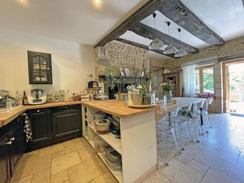 Maison - 250 m² - 7 pièces