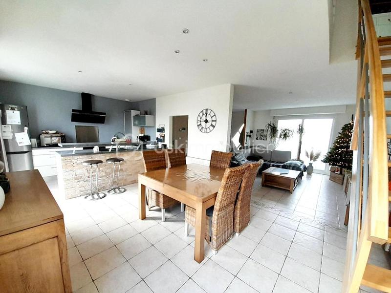 Maison traditionnelle - 183 m² - 7 pièces