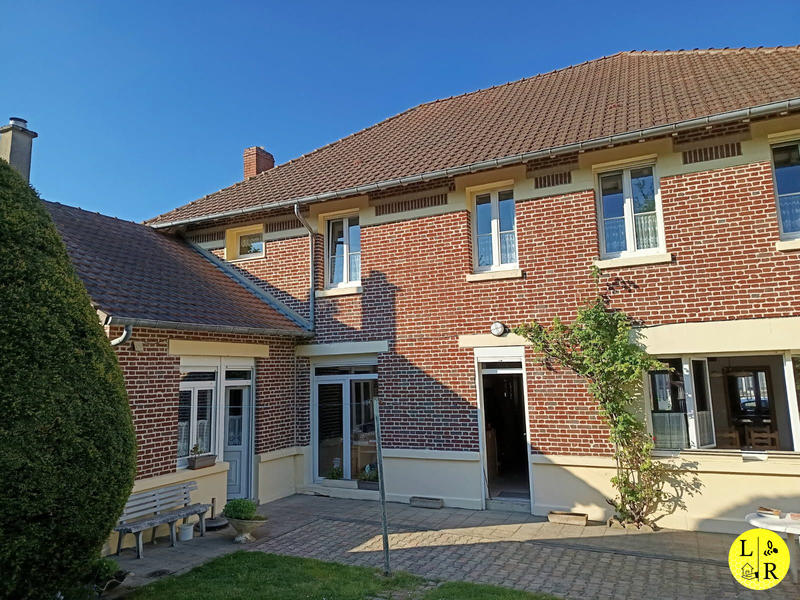 Maison - 241 m² - 8 pièces