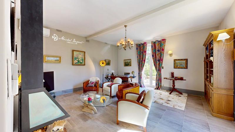 Maison - 257 m² - 9 pièces