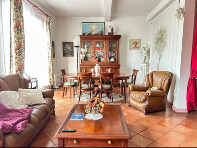 Maison - 280 m² - 8 pièces