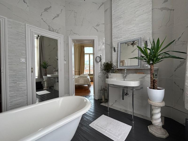 Maison bourgeoise - 336 m² - 12 pièces