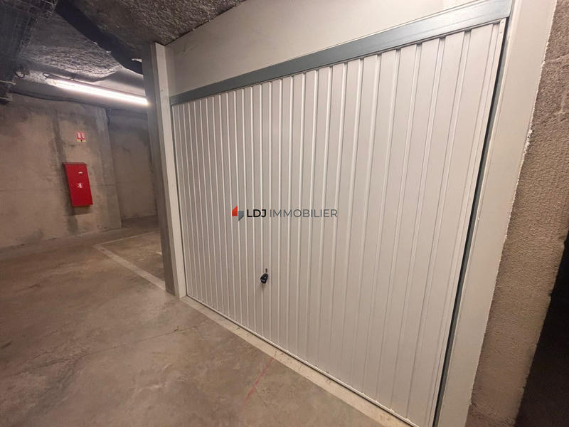 Parking / Garage - 18 m²
